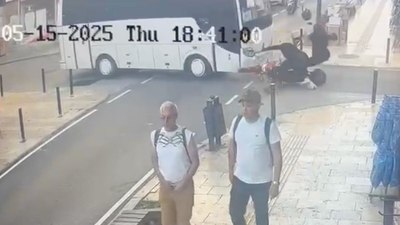 Antalya'da ters yönden çıkan midibüs ile motosiklet çarpıştı: 1 ölü