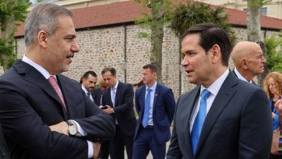 İstanbul'daki barış toplantısından dikkat çeken kare