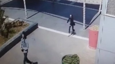 İstanbul'da müşteri gibi girdiği dükkandan 2 telefon çaldı