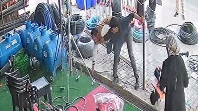 Gümüşhane’de kadını bıçaklamaya kalkışan saldırganı esnaf önledi