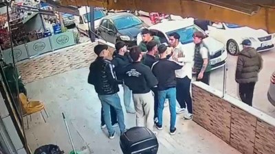 İstanbul'da internet kafede bıçaklı kavga kamerada