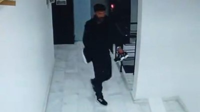 Elazığ’da saniye saniye ayakkabı hırsızlığı kamerada