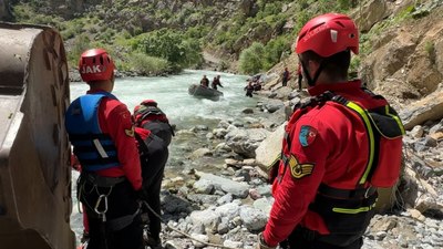 Hakkari’de dereye düşen genci arama çalışmaları 9 gündür sürüyor
