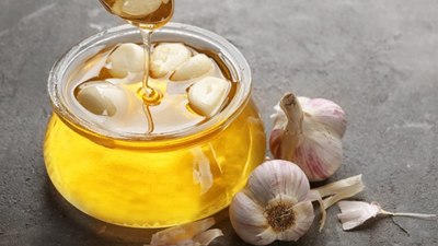 Her gün bir kaşık sarımsaklı bal yemenin faydaları