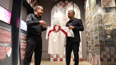 Elazığspor'un ilk kez Süper Lige çıktığı formayı, müzeye bağışladı