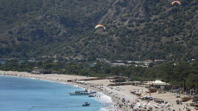 Muğla'da sıcaklıkların artmasıyla sahiller doldu