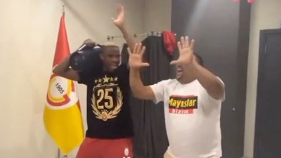 Victor Osimhen şampiyonluğu roman havasıyla kutladı