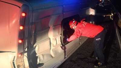 Manisa'da servis minibüsü devrildi: 1 ölü, 13 yaralı