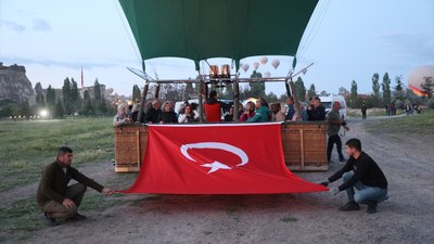 Kapadokya'da balonlar 19 Mayıs coşkusuna eşlik etti