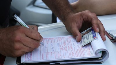 Sürücüler dikkat! Trafikte bu hatayı yapan 8 bin lira ceza ödüyor