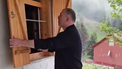 Trabzon'da belediye başkanının evine ayılar girdi