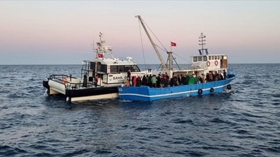 Balıkçı teknesinde 92 kaçak göçmen yakalandı