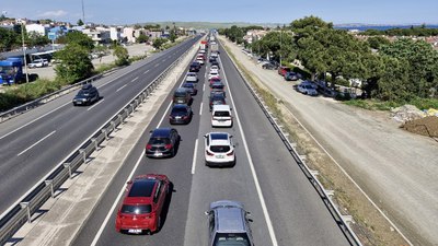 Tekirdağ-İstanbul karayolunda tatil dönüşü yoğunluğu