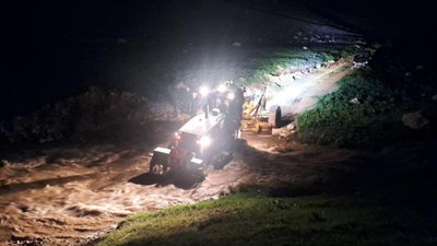 Van'da su seviyesi yükselince vatandaşlar mahsur kaldı