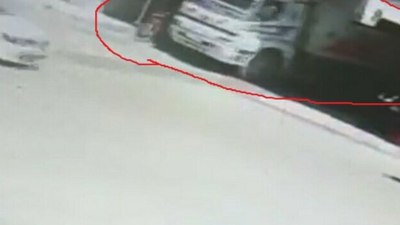 İzmir'de kamyonun çarptığı motosikletteki 1 kişi öldü