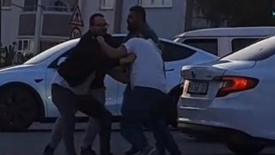 İstanbul'da sürücülerin yol verme kavgası kamerada