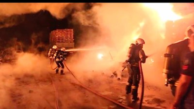 Gebze'de boya fabrikasında yangın