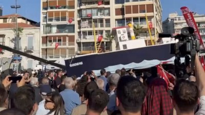 CHP’nin İzmir mitingine maket Bandırma Vapuru getirildi