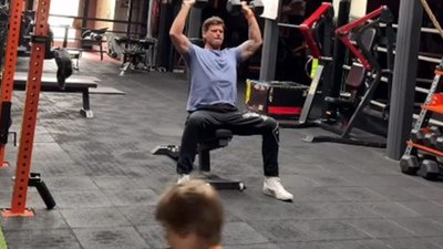 Kıvanç Tatlıtuğ oğluyla spora gitti