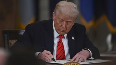 Donald Trump 'internetten kaldır yasası'nı imzaladı