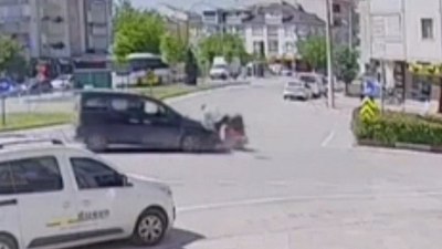 Bursa'da motosikletli muhtarın karıştığı kaza kamerada