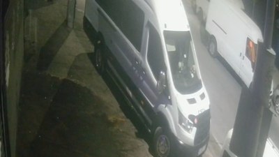 İstanbul'da park halindeki aracın elektrik ve teknik aksamını çalındı