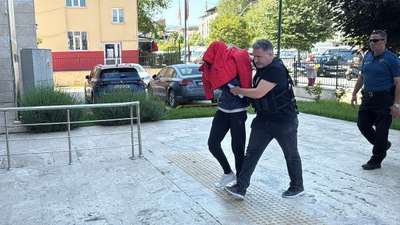 Tokat'ta ses sistemine gizledikleri 840 uyuşturucu hapla yakalandılar