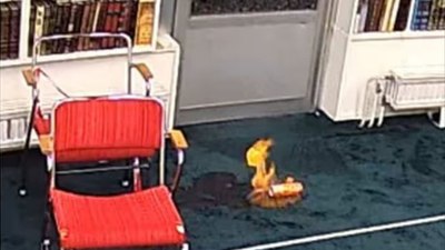 İsveç'te cami kundaklayan şüpheli tutuklandı