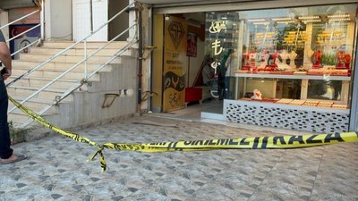 Hatay'da kuyumcuyu vurup kaçtılar