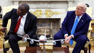 Donald Trump, Katar uçağı sorusuna sinirlendi: Muhabiri kovdu