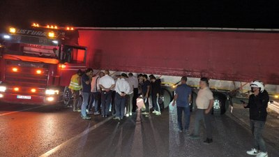 Antalya'da direksiyon başında rahatsızlandı, yol trafiğe kapandı