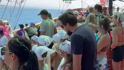 Antalya'da Akdeniz foku görüntülendi, turistler hayretler içinde izledi