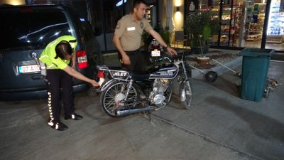 Antalya'da abart egzozlu ehliyetsiz iki motosikletliye 100 bin TL ceza