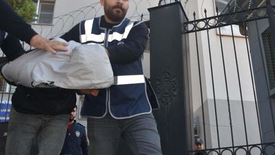 İzmir'de çocuklarının boğazına bıçak dayayan baba, ağır cezada yargılanacak