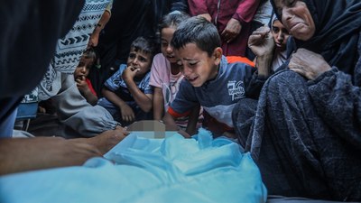 İsrail Gazze'de bebekleri katlediyor: 75 noktaya daha saldırı