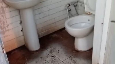 Marmaris'te utandıran manzara: Temizlenmeyen tuvaletlere tepki yağdı