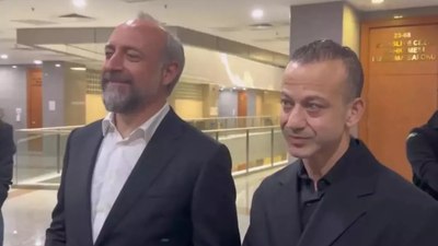 Halit Ergenç ve Rıza Kocaoğlu, 'yalan tanıklık' soruşturması için adliyede