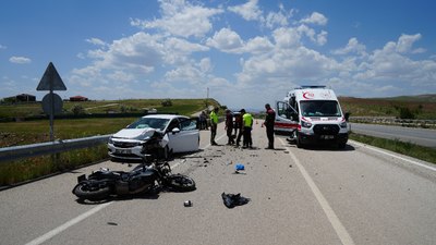 Kırıkkale'de otomobil ile motosiklet çarpıştı