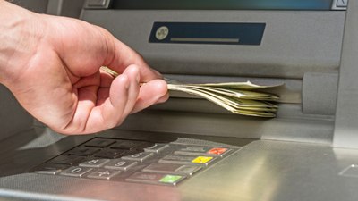 Banka devi müşterini uyardı: Nakit para bulundurun!