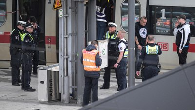 Almanya'da bıçaklı saldırı: 12 yaralı