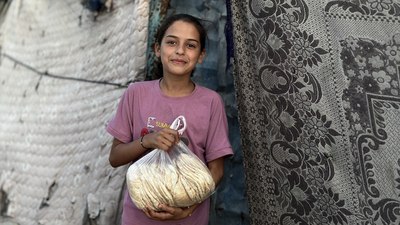 Gazze’de ekmek üretiminin yeniden başlamasıyla fırınların önünde kuyruklar oluştu