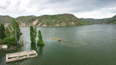 Kars’ta sular altında kalan köyden geriye cami minaresi kaldı