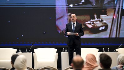 Uğur İbrahim Altay, Aile Forumu'nda Büyükşehir'in aile odaklı çalışmalarını anlattı