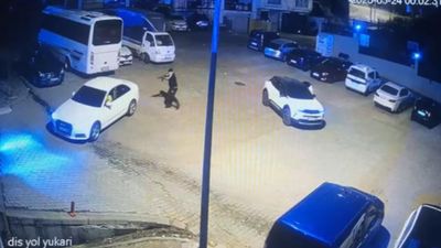Kağıthane'de kalaşnikoflu saldırı: Önünü kesip kurşun yağdırdılar