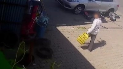 Bingöl'de evin bahçesindeki masadan para çaldı