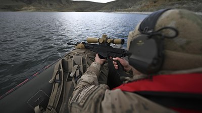 Jandarmanın özel keskin nişancıları: Hava, kara ve suda tam isabet