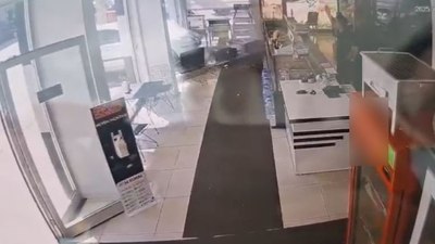 Bolu'da fren yerine gaza bastı: Kasap dükkanına daldı