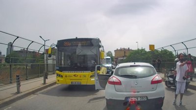 İstanbul'da bıçaklı sürücüye yangın tüpüyle müdahale kamerada