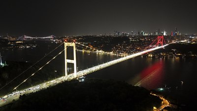 Fatih Sultan Mehmet Köprüsü "sarı-kırımızı" oldu