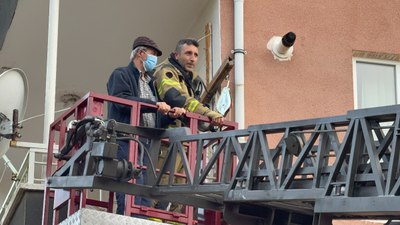 Tokat'ta fareyi kovmak isterken, komşuları hastanelik ettiler